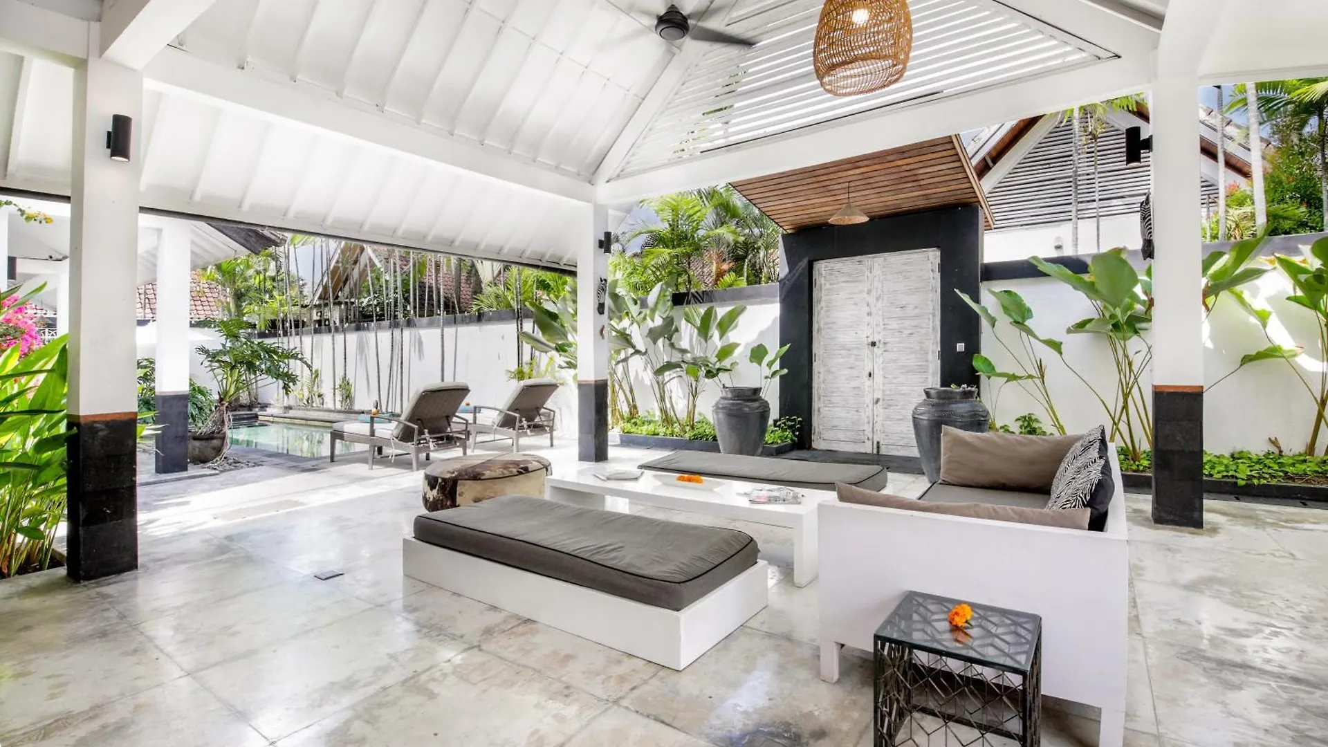 Villa Zebra Walking Distance To Potato Head Seminyak Indonésie