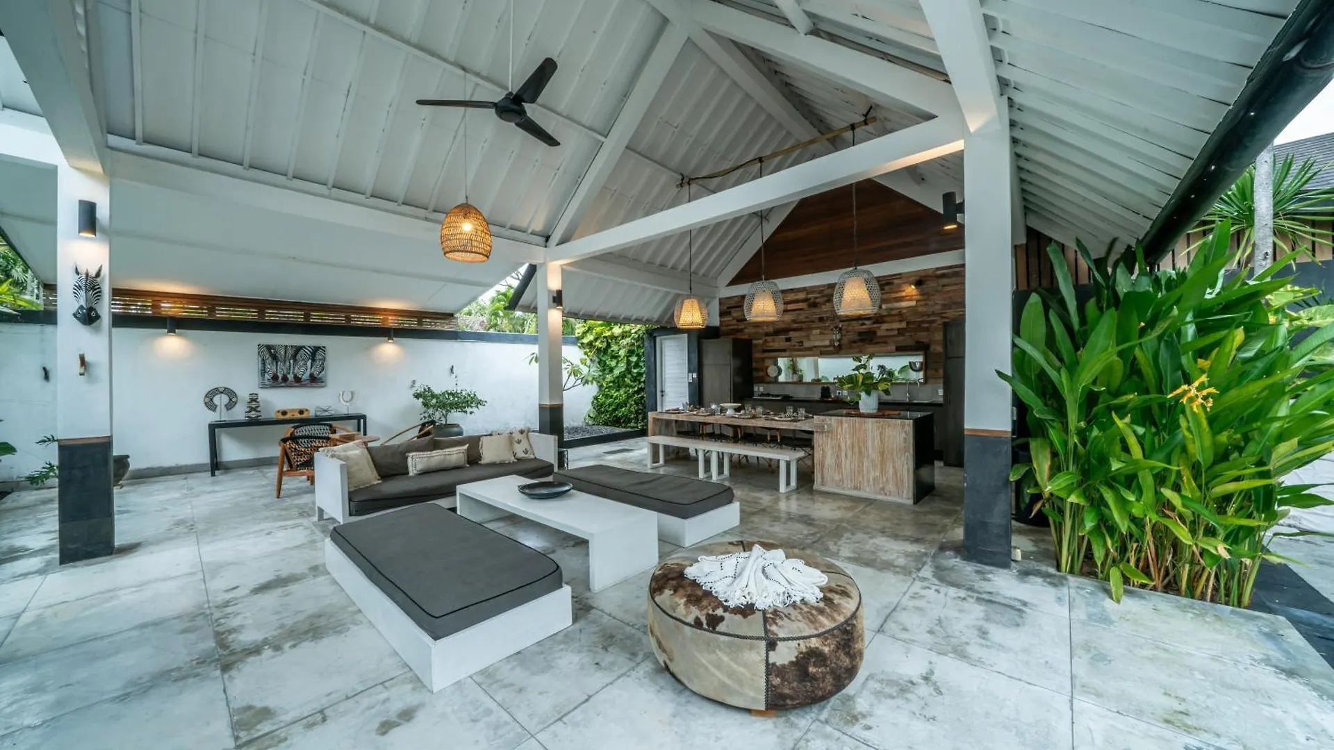 Villa Zebra Walking Distance To Potato Head Seminyak