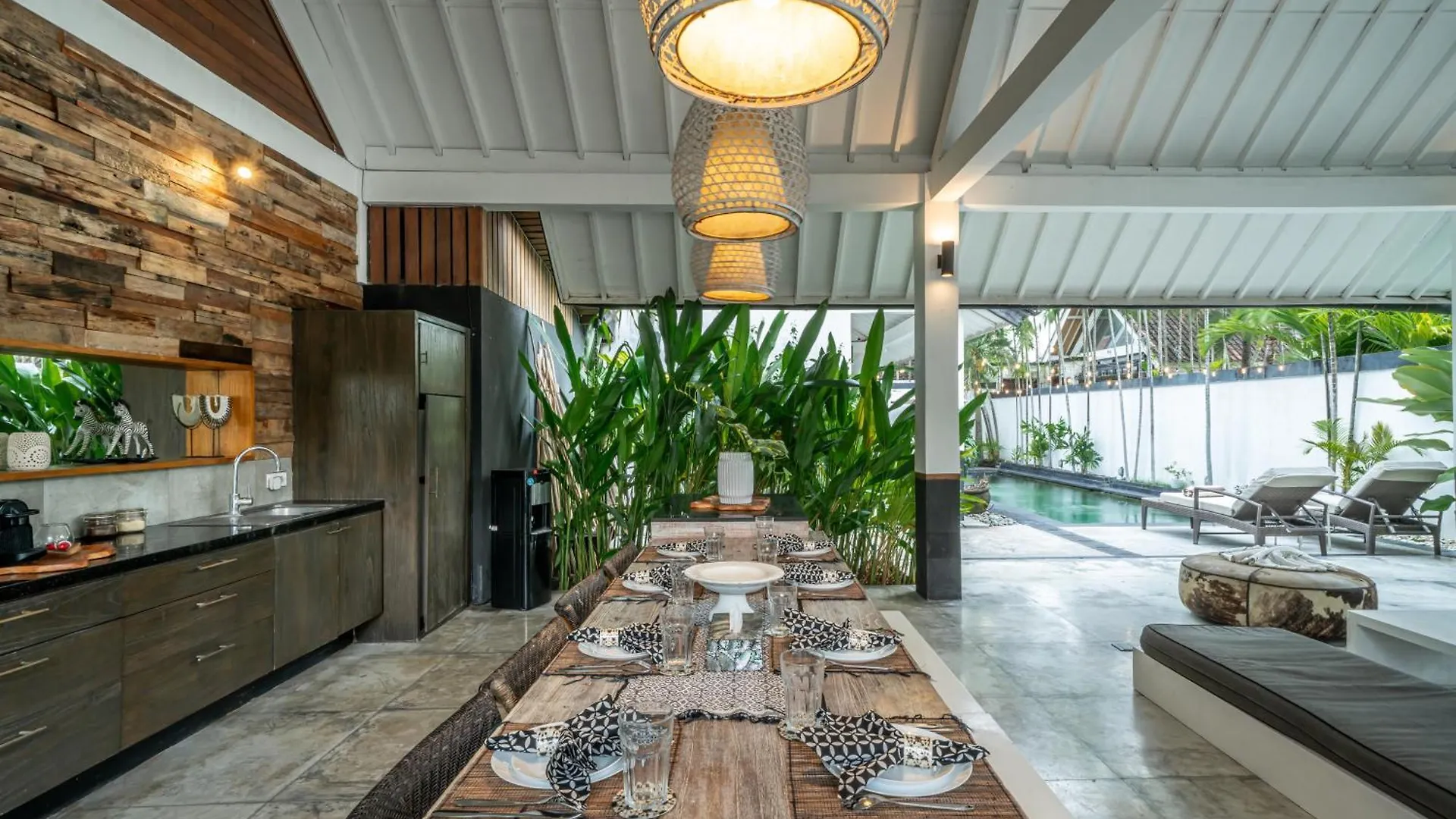 Villa Zebra Walking Distance To Potato Head Seminyak