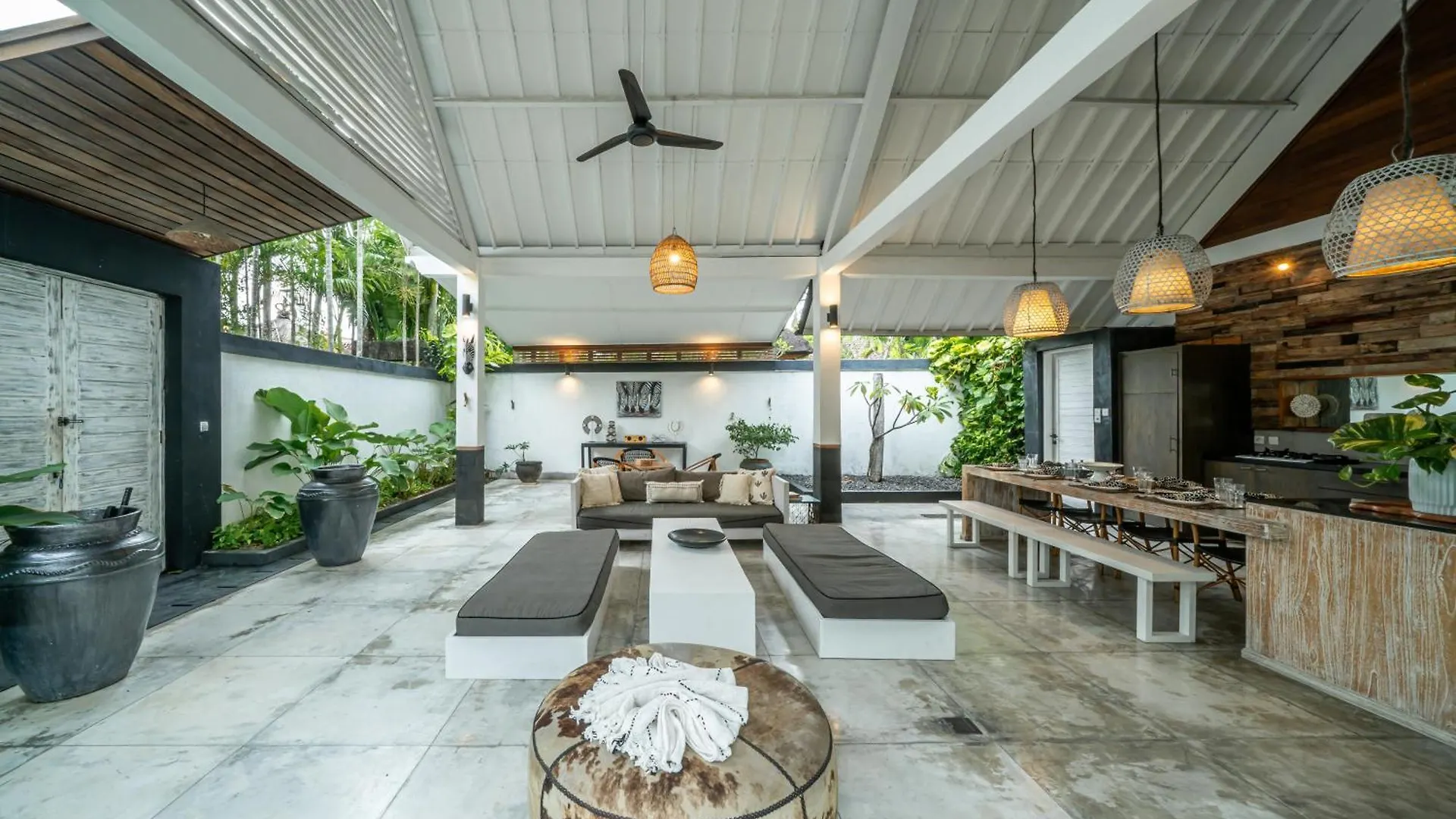 Villa Zebra Walking Distance To Potato Head Seminyak