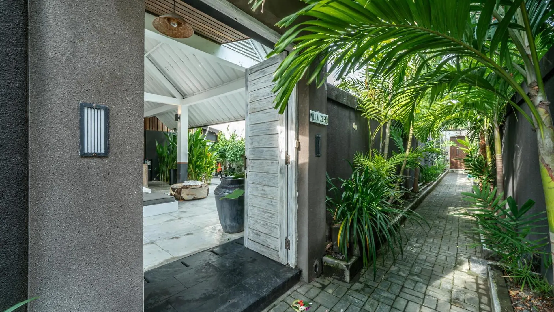 Villa Zebra Walking Distance To Potato Head Seminyak